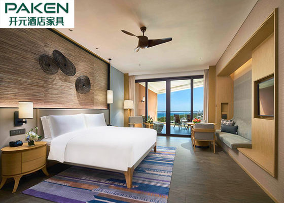 크라운 플라자 파이브 스타 호텔 침실은 가구 숲 분위기 목제 테마 호텔 객실을 놓습니다.